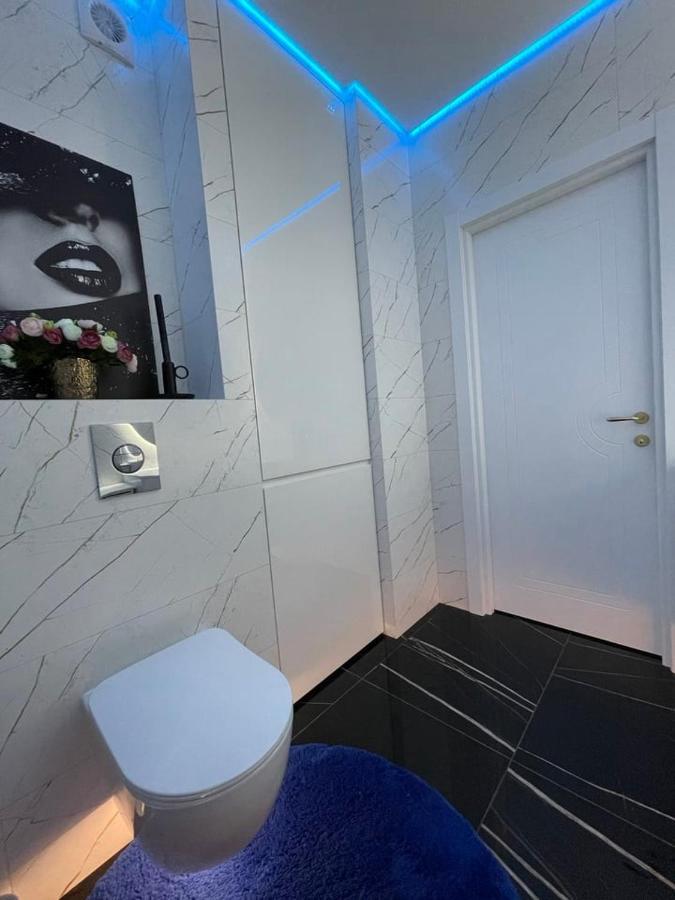 1 Room 65M2 Center Of Obolon Near River Side. 基輔 外观 照片