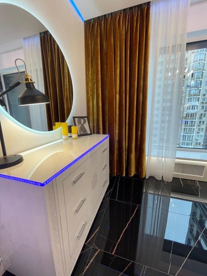 1 Room 65M2 Center Of Obolon Near River Side. 基輔 外观 照片