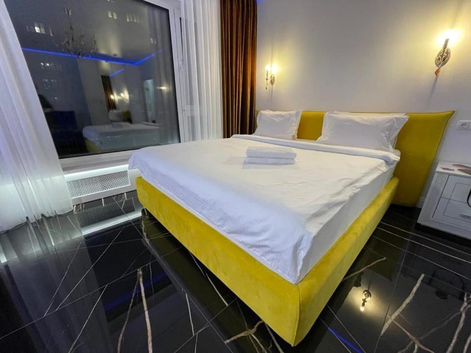 1 Room 65M2 Center Of Obolon Near River Side. 基輔 外观 照片