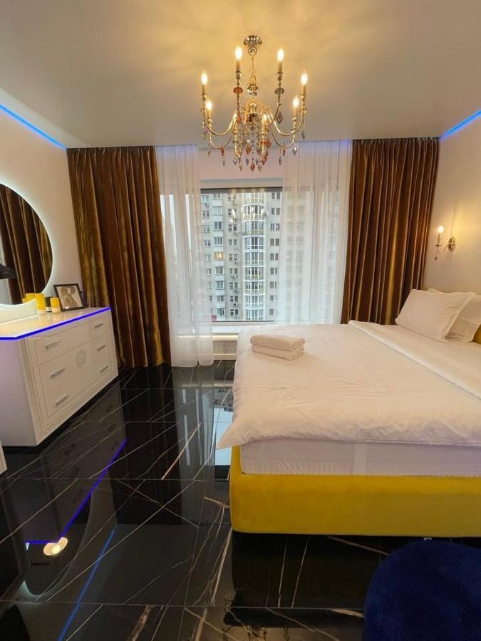 1 Room 65M2 Center Of Obolon Near River Side. 基輔 外观 照片